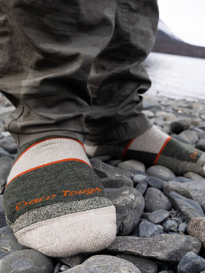 Darn Tough 1405 Men's Hiker Boot Midweight Hiking Full Cushion Socks